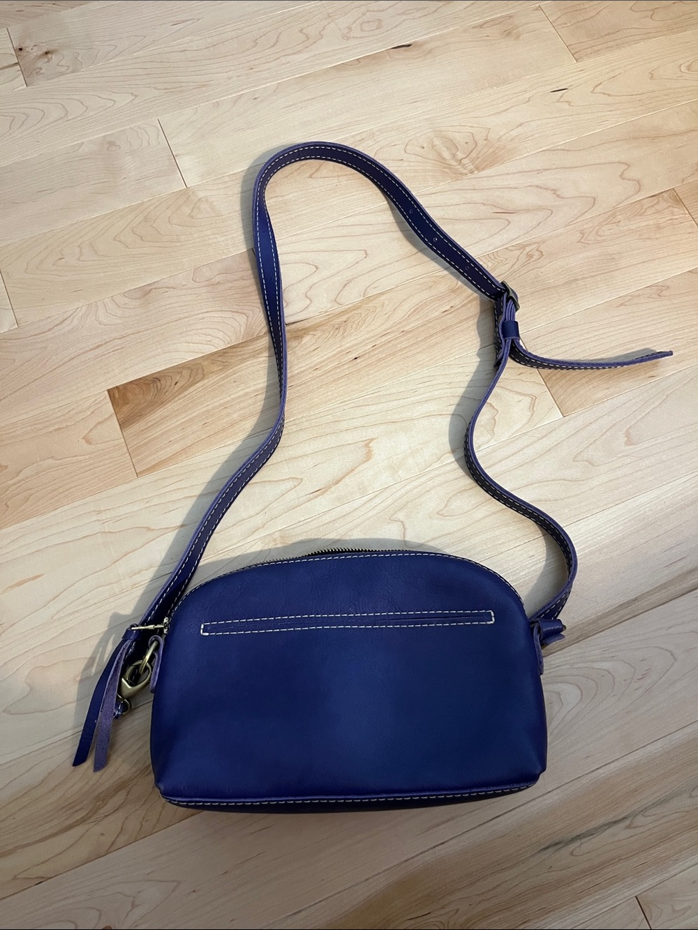 Portland Leather Eclipse Crossbody Bag - Genuine Leather - Picture 2 of 10